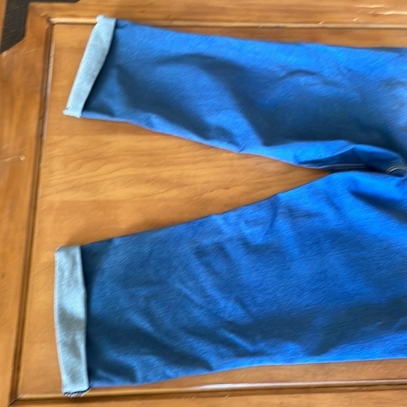 Royalty Distressed Capri Jeans Size: 12 - Picture 11 of 13